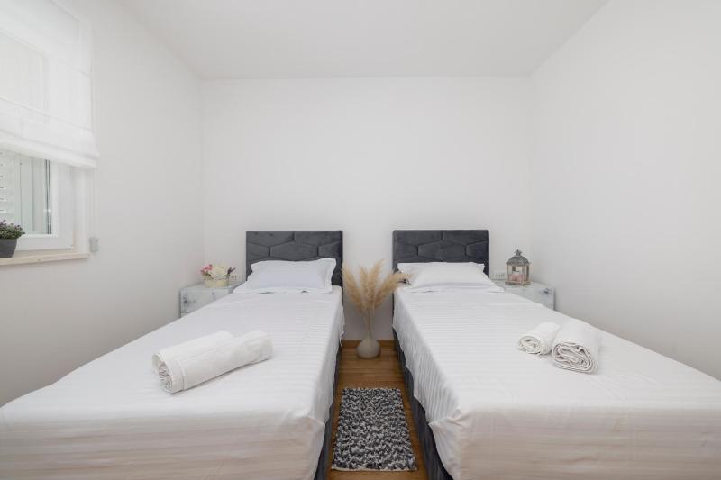 LuSi Apartman Makarska - image 22