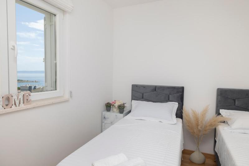 LuSi Apartman Makarska - image 4