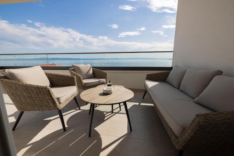 LuSi Apartman Makarska - image 1
