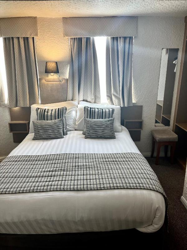 Clifton Court Hotel - image 37
