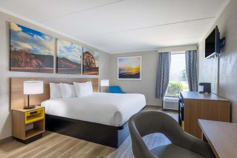 King Room - Non-Smoking image 2