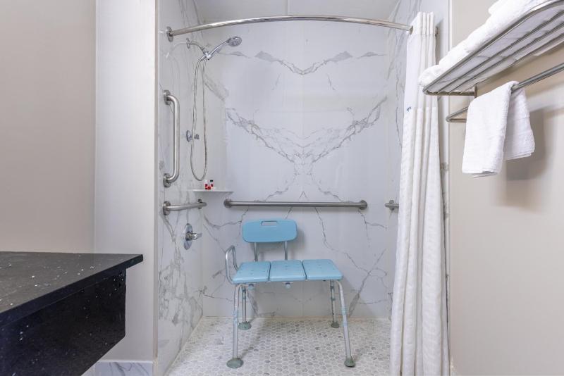King Room - Disability Access - Non-Smoking image 4