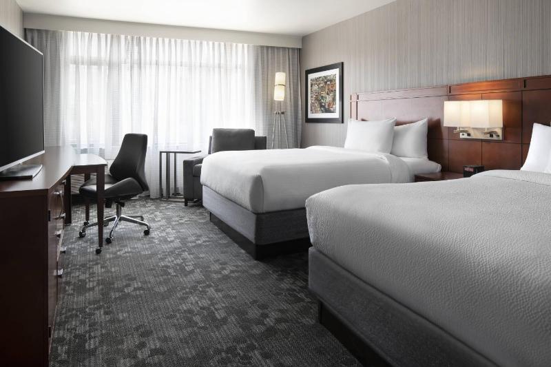 Queen Guest Room with Two Queen Beds image 3