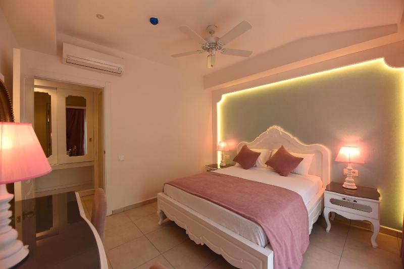 Family Room image 1