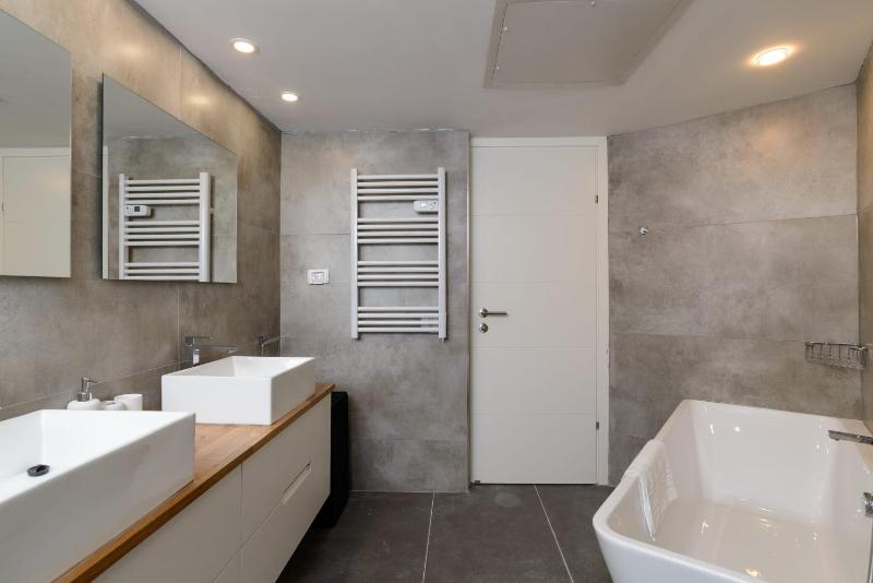 Neve Tsedek-Florentin-Design Duplex Penthouse by HolyGuest - image 13