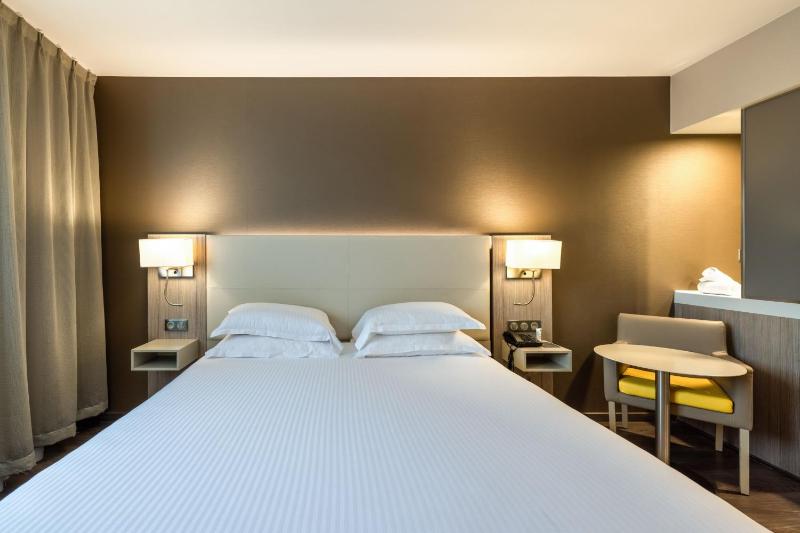 Classic Double or Twin Room image 3