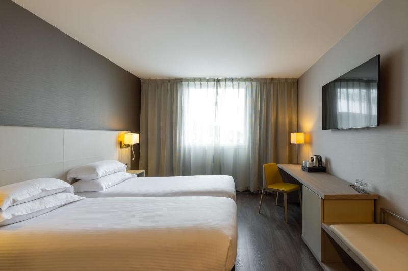 Classic Twin beds, Guest room,  Twin/Single Bed(s) image 4