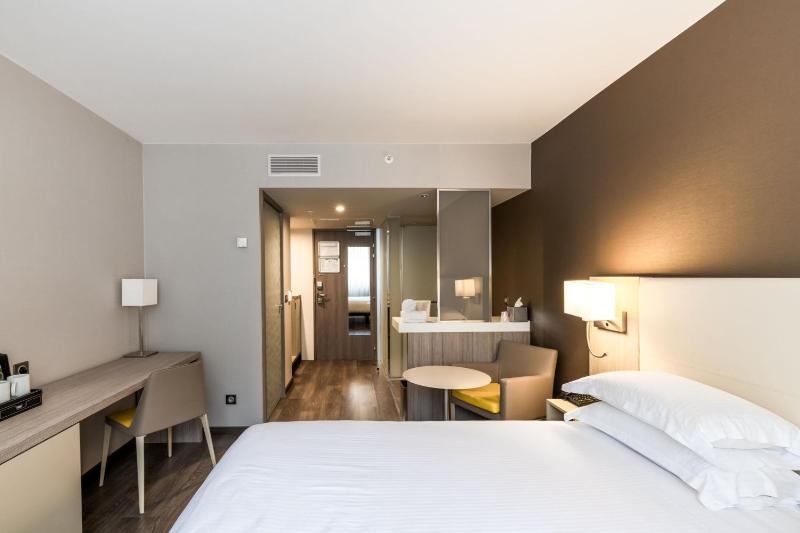 Superior Double or Twin Room image 4