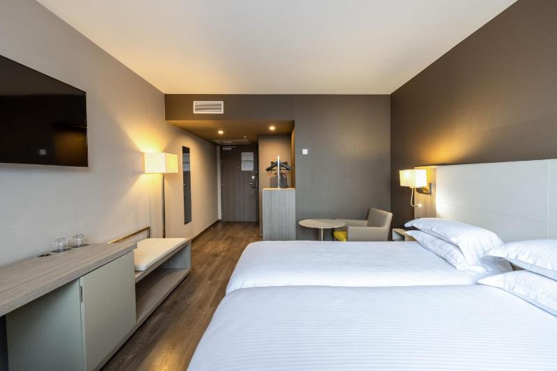 Classic Twin beds, Guest room,  Twin/Single Bed(s) image 3