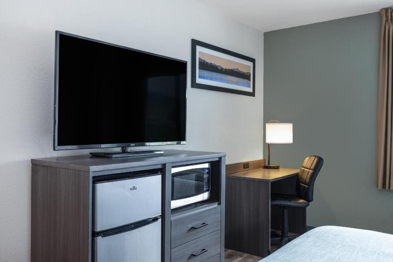 King Suite - Non-Smoking image 2