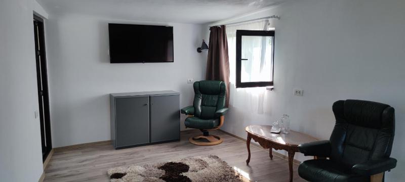 Family Room with Bathroom image 4
