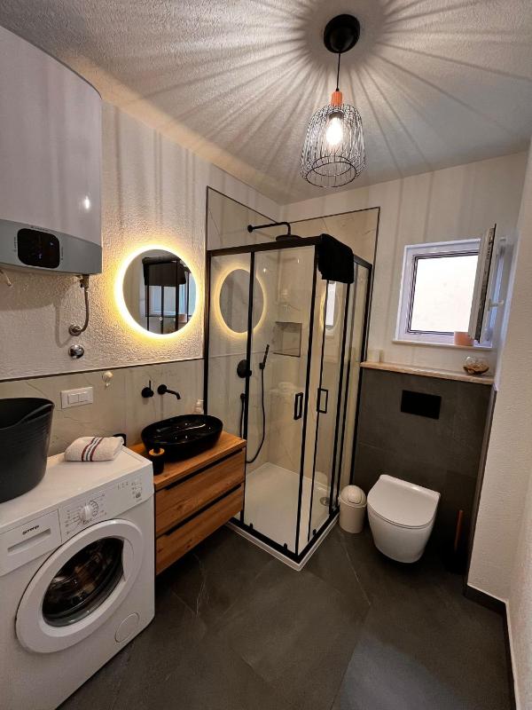 One-Bedroom Apartment with Terrace (4 Adults) image 1