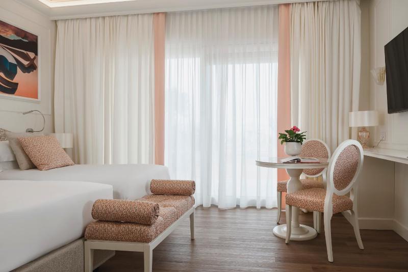 Riviera Resort Hotel - image 26