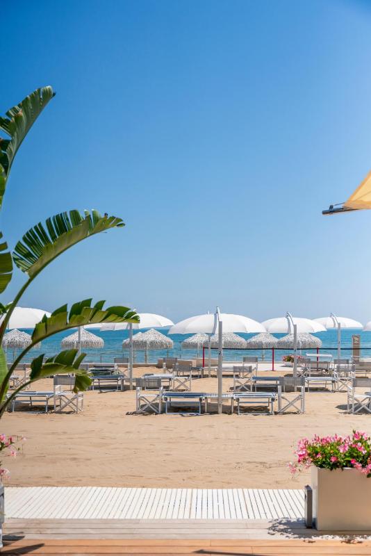 Riviera Resort Hotel - image 41