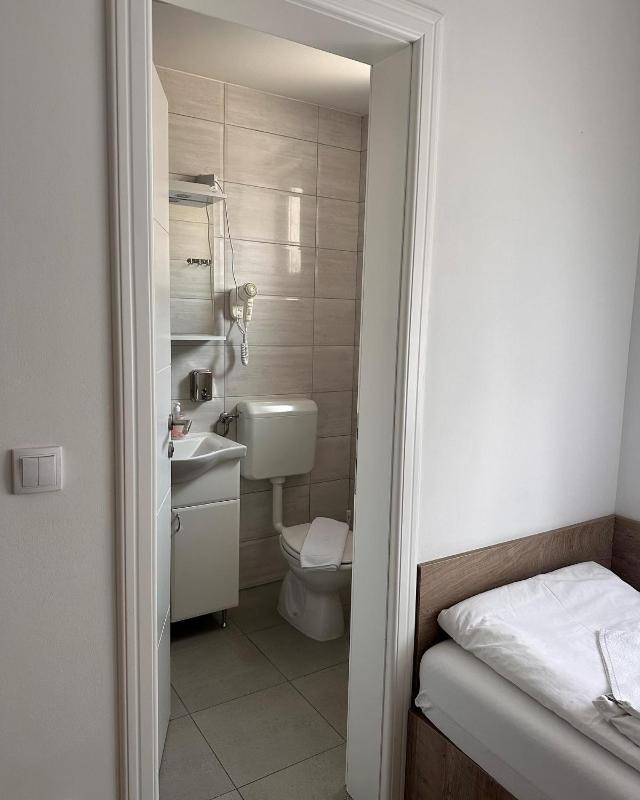 Deluxe Twin Room image 2