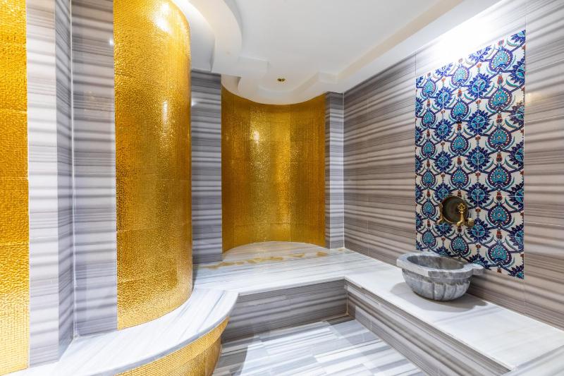 Duplex Suite with Jetted Tub - Basement Floor image 3