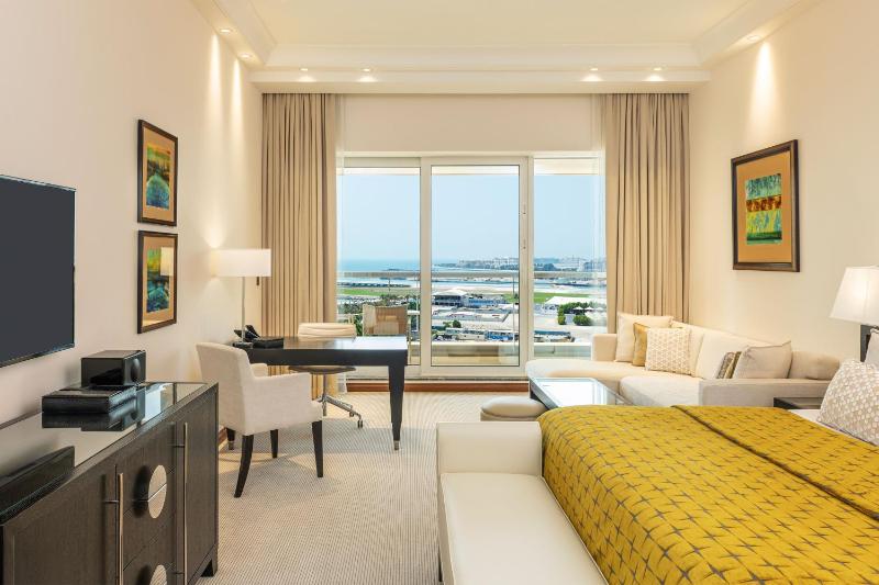 Premier Room, Guest room, Executive Lounge Access, Afternoon Tea & Happy Hour,  Complimentary Resort Beach & Pool Access, Airport Transfer from Dubai Airport, 1 King image 4