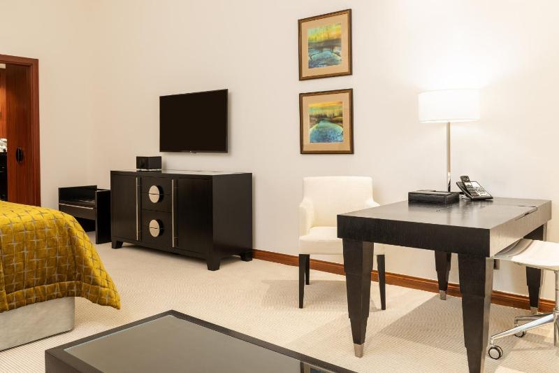 Premier Room, Guest room, Executive Lounge Access, Afternoon Tea & Happy Hour, Airport Transfer from Dubai Airport, 2 twins image 4