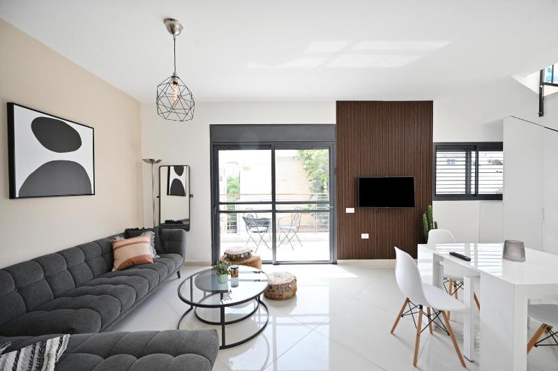 Modern 3BR Duplex near BograshovBeach by HolyGuest - image 9