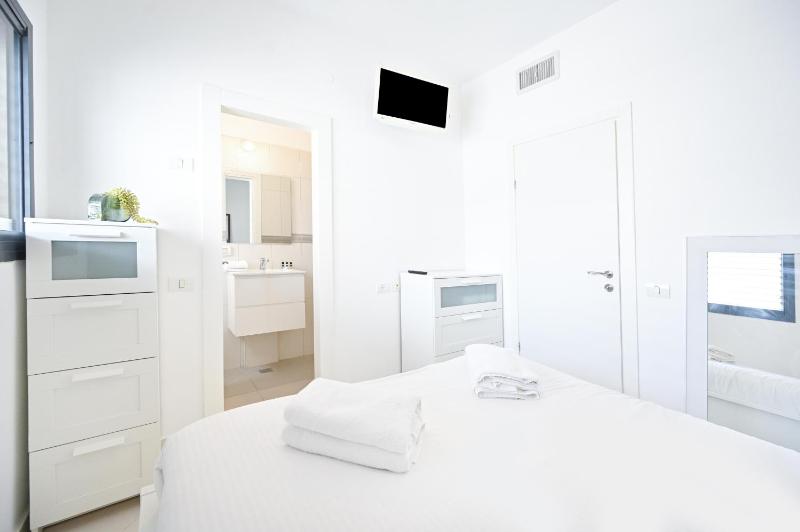 Modern 3BR Duplex near BograshovBeach by HolyGuest - image 5