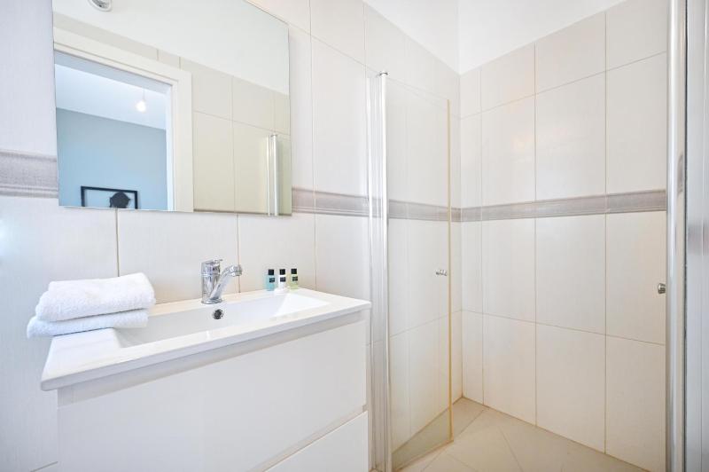 Modern 3BR Duplex near BograshovBeach by HolyGuest - image 6