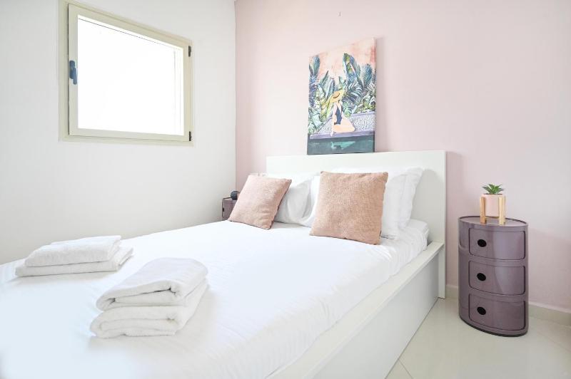 Modern 3BR Duplex near BograshovBeach by HolyGuest - image 2