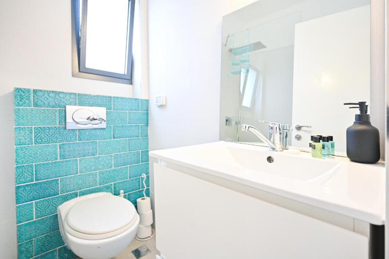 Modern 3BR Duplex near BograshovBeach by HolyGuest - image 3