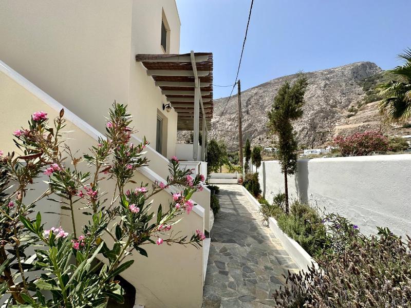 Studio (2 Adults) image 3