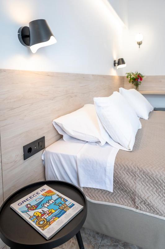 Deluxe Double or Twin Room with Balcony image 2