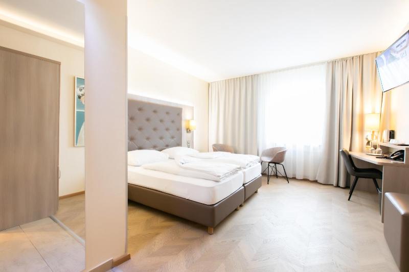 Large Double Room image 3