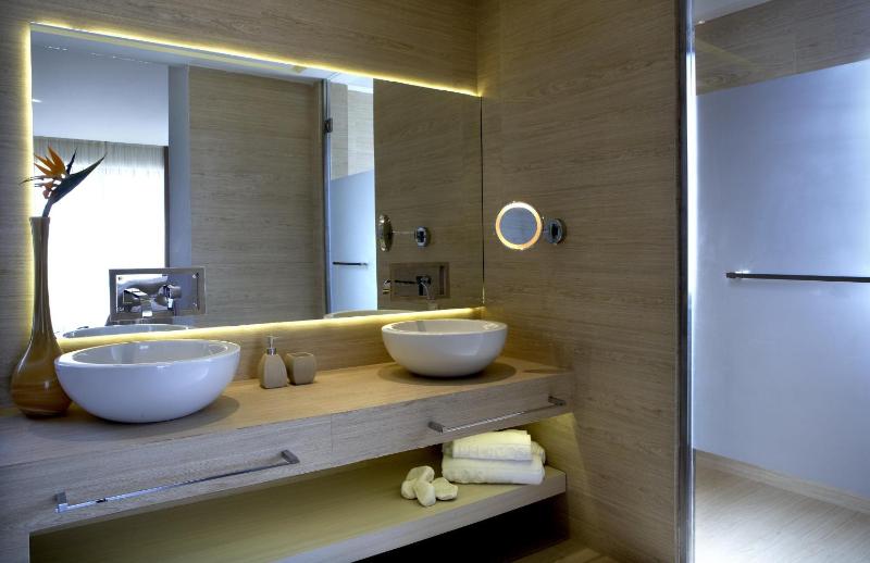 Grand Suite with Private Pool image 2