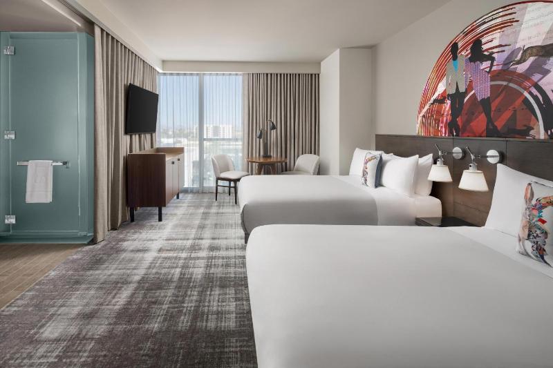 Standard Double Room with Two Double Beds and Oldtown View image 4