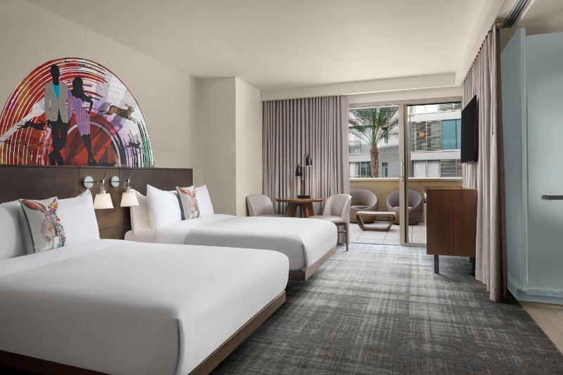 Superior Double Room with Two Double Beds and Garden View image 3