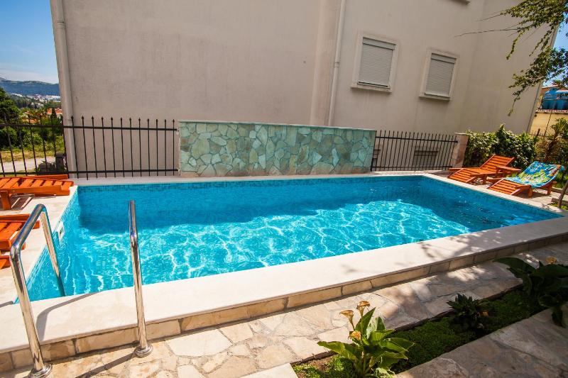 Studio Apartment image 3