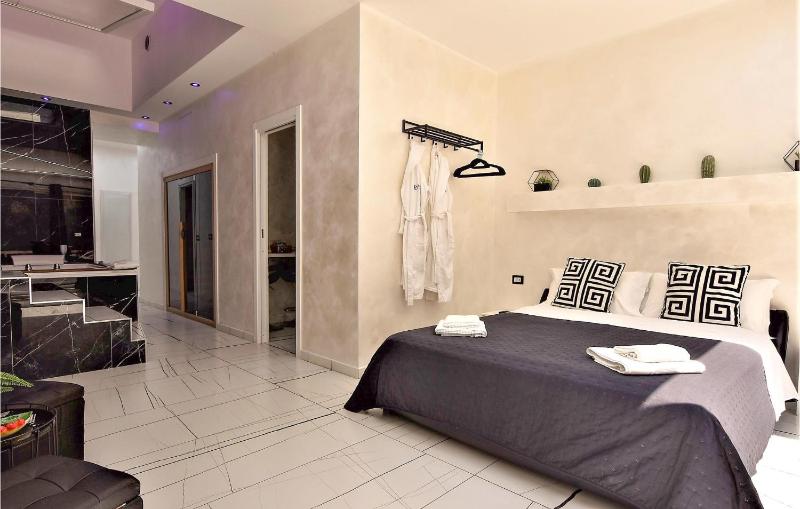 Cozy Home In Catania With Sauna - image 17