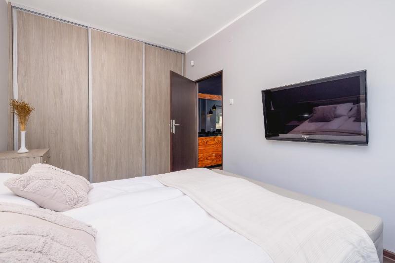 Stylish Korfantego Apartment next to Spodek by Noclegi Renters - image 13