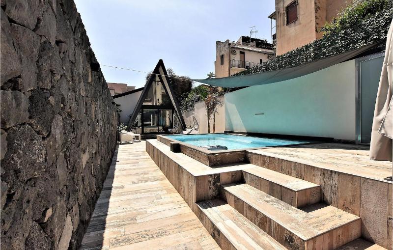 Cozy Home In Catania With Sauna - image 1