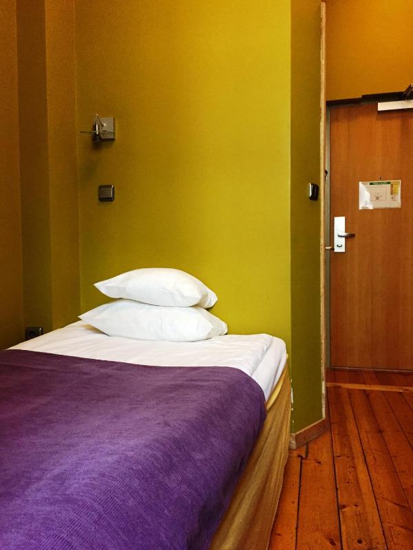 Small Single Room image 2