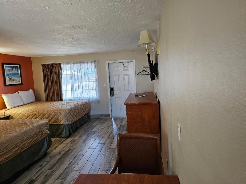 Double Room with Two Double Beds image 2