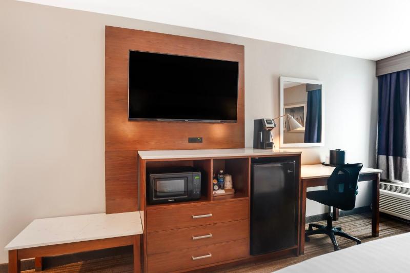 King Room with Walk-in Shower - Mobility Access/Non-Smoking image 3