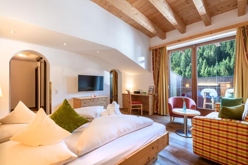 Superior Double Room image 4