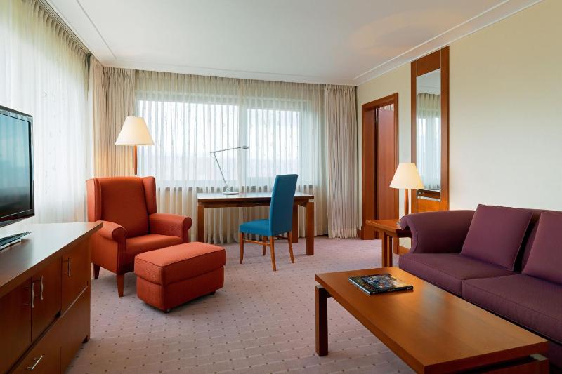 Executive Suite, 1 Bedroom Executive Suite, 1 King image 1