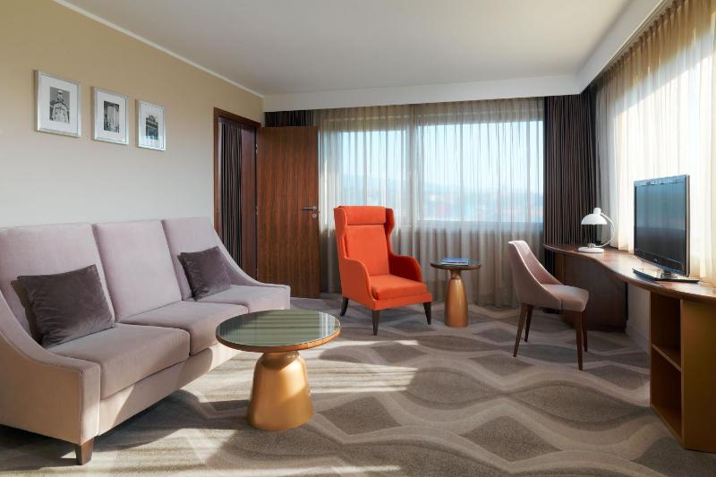 Executive Suite, 1 Bedroom Executive Suite, 1 King image 4