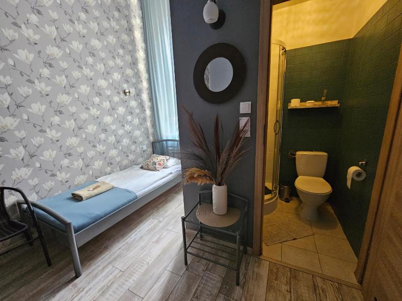 Triple Room with Private Bathroom image 4