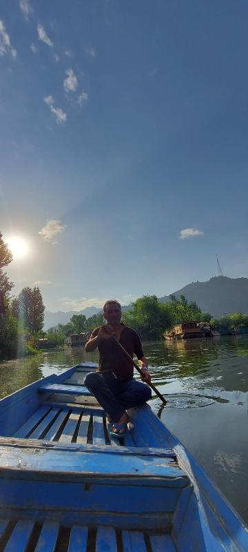 Green view group of houseboats - image 11