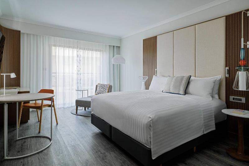 Superior Room 1 King Bed, Courtyard View with Balcony image 1