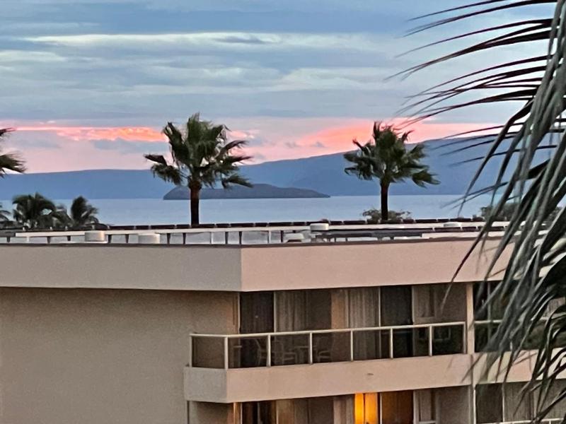 DELUXE PANORAMIC OCEAN VIEW - Dual AC - RENOVATED - FULLY EQUIPPED - SELF MGMT FREE PARKING - image 18