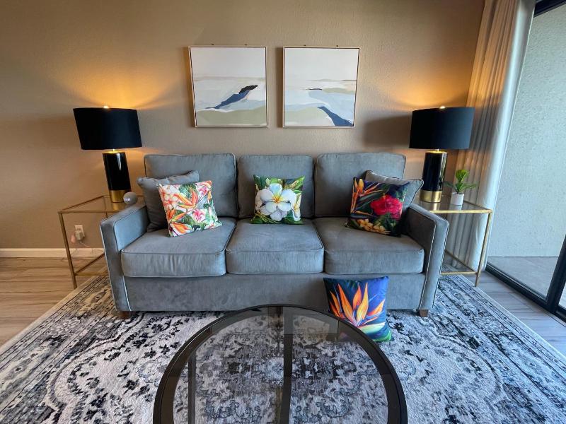 DELUXE PANORAMIC OCEAN VIEW - Dual AC - RENOVATED - FULLY EQUIPPED - SELF MGMT FREE PARKING - image 25