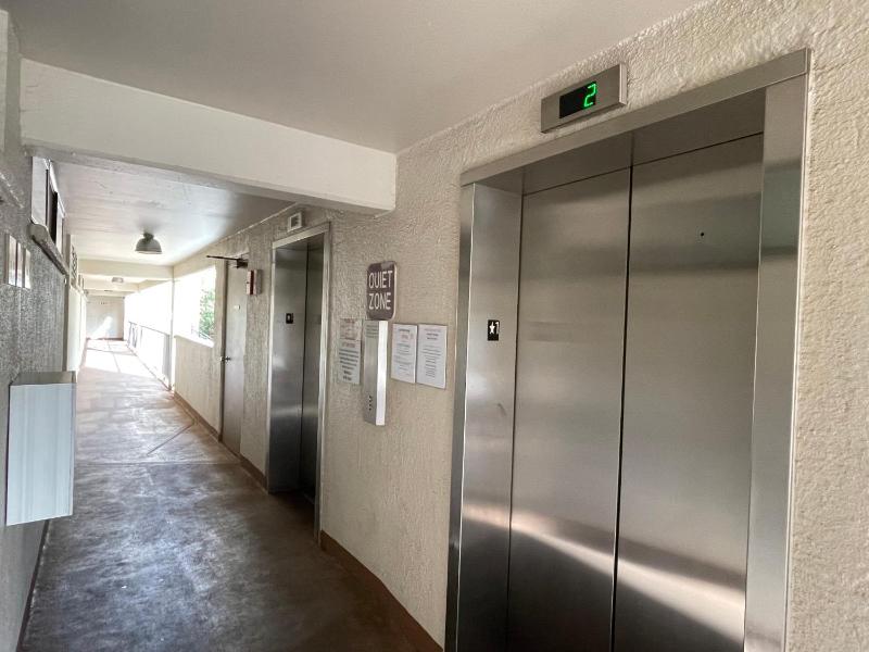 DELUXE PANORAMIC OCEAN VIEW - Dual AC - RENOVATED - FULLY EQUIPPED - SELF MGMT FREE PARKING - image 8