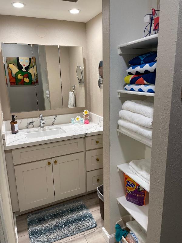 DELUXE PANORAMIC OCEAN VIEW - Dual AC - RENOVATED - FULLY EQUIPPED - SELF MGMT FREE PARKING - image 28